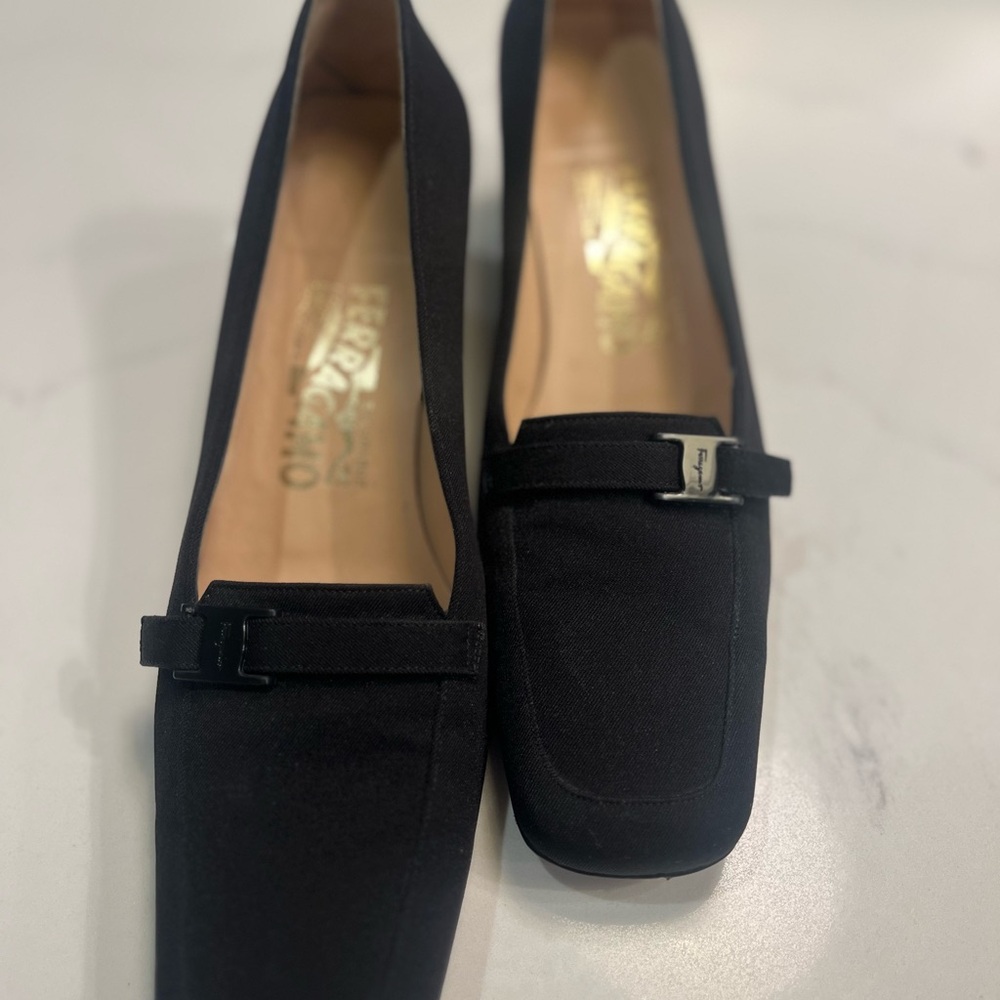 Ferragamo Elegant Black Women's Loafers